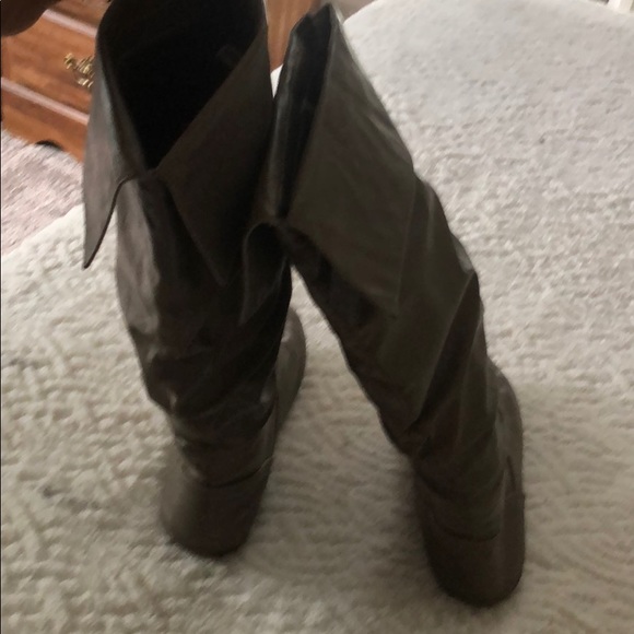 Tan tall boots - Picture 7 of 7